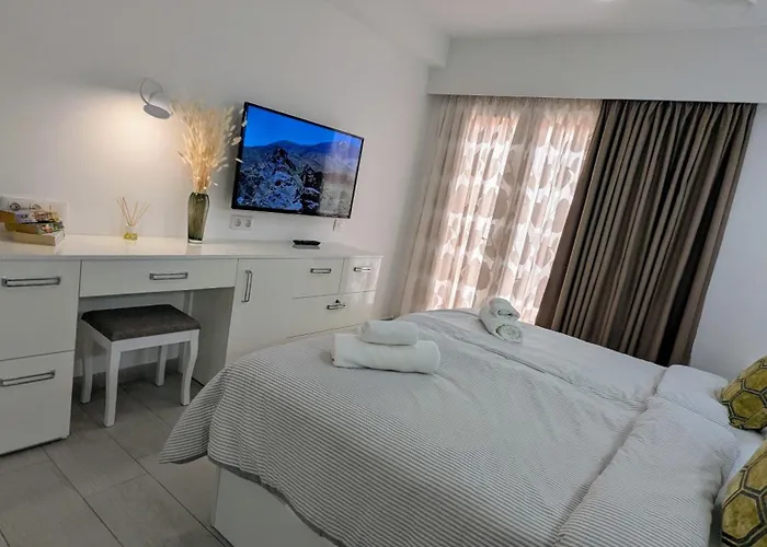 Апартаменти Modern Near Beach&pool Coastal Sunset Tenerife Адехе